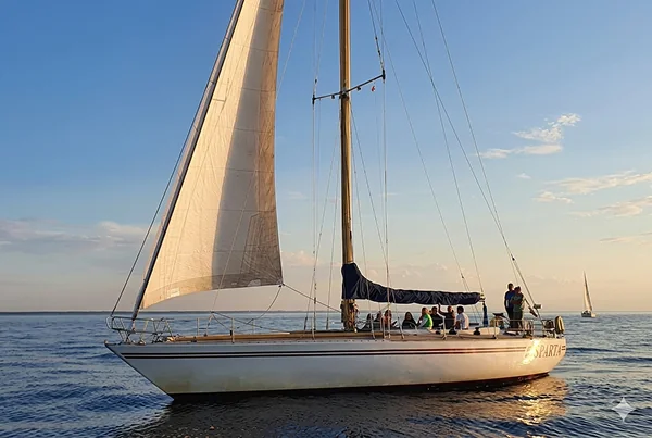 Burvīga diena uz jahtas — atpūta un svinības